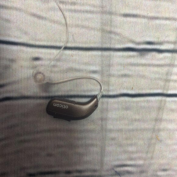 OTICON More 1 Hearing Aids w/Rechargable Case RIC - Picture 8 of 10